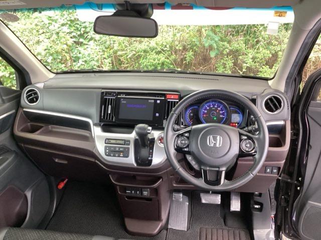 �܂Ԃ��������������炰��A�F�̃n�[�t�V�F�C�h�t�����g�E�B���h�E�����Ă��܂��B�܂��A�v���Y�}�N���X�^�[�Z�p���ڃt���I�[�g�G�A�R���ŉ��K�ł��B