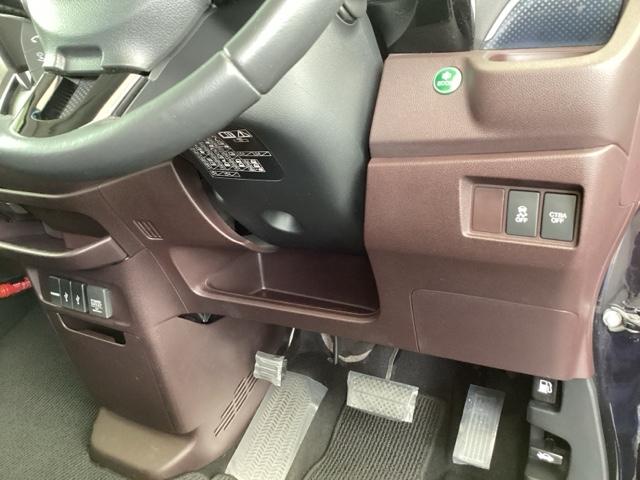 �R����悭����d�b�n�m�A�������h���u�r�`�Ȃǂ̃X�C�b�`�́A�^�]�Ȃ̉E���A��̓͂��₷���ʒu�ɂ���܂��B