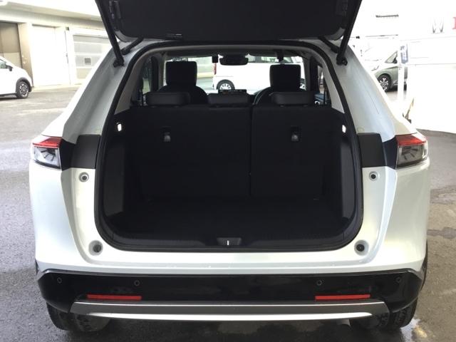 ヴェゼル ｅ：ＨＥＶＺ　クルコン　ＢＳＭ　ＥＴＣ２．０　前後ドラレコ　ステアリングヒーター　衝突回避支援ブレーキ機能　スマキ　Ｐトランク　フルオートエアコン　Ｄレコ　エアバッグ　両席エアバック　Ｒカメ　パワーウィンドウ（9枚目）