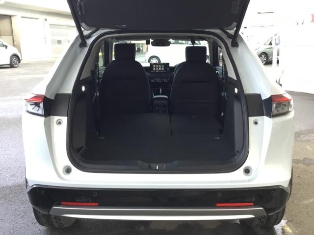 ヴェゼル ｅ：ＨＥＶＺ　クルコン　ＢＳＭ　ＥＴＣ２．０　前後ドラレコ　ステアリングヒーター　衝突回避支援ブレーキ機能　スマキ　Ｐトランク　フルオートエアコン　Ｄレコ　エアバッグ　両席エアバック　Ｒカメ　パワーウィンドウ（10枚目）