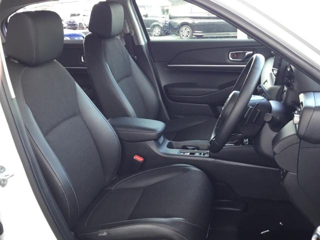 ヴェゼル ｅ：ＨＥＶＺ　クルコン　ＢＳＭ　ＥＴＣ２．０　前後ドラレコ　ステアリングヒーター　衝突回避支援ブレーキ機能　スマキ　Ｐトランク　フルオートエアコン　Ｄレコ　エアバッグ　両席エアバック　Ｒカメ　パワーウィンドウ（15枚目）