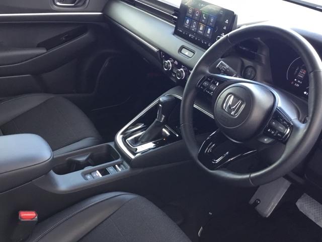 ヴェゼル ｅ：ＨＥＶＺ　クルコン　ＢＳＭ　ＥＴＣ２．０　前後ドラレコ　ステアリングヒーター　衝突回避支援ブレーキ機能　スマキ　Ｐトランク　フルオートエアコン　Ｄレコ　エアバッグ　両席エアバック　Ｒカメ　パワーウィンドウ（21枚目）