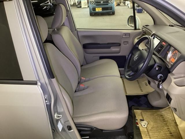 �x���`�^�C�v�̃V�[�g�ŁA�^�]�ȑ�����~��Â炢�Ƃ����y�ɏ���ȑ��ֈړ����č~����܂��B