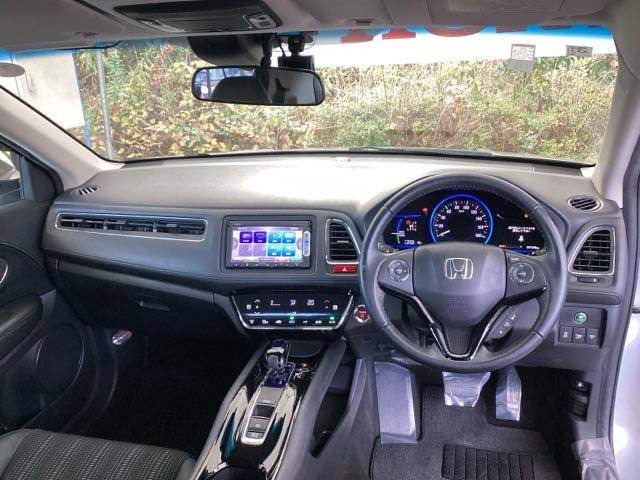 ヴェゼル ハイブリッドＸ・Ｌパッケージ　純正メモリーナビ　衝突低減ブレーキ　ブレーキサポート　ＥＣＯＮ　後カメラ　フルタイム４ＷＤ　ナビＴＶ　盗難防止装置　ＬＥＤ　エアコン　シートヒータ　サイドＳＲＳ　キーレス　ワンセグＴＶ　ＤＶＤ　ＥＴＣ（2枚目）