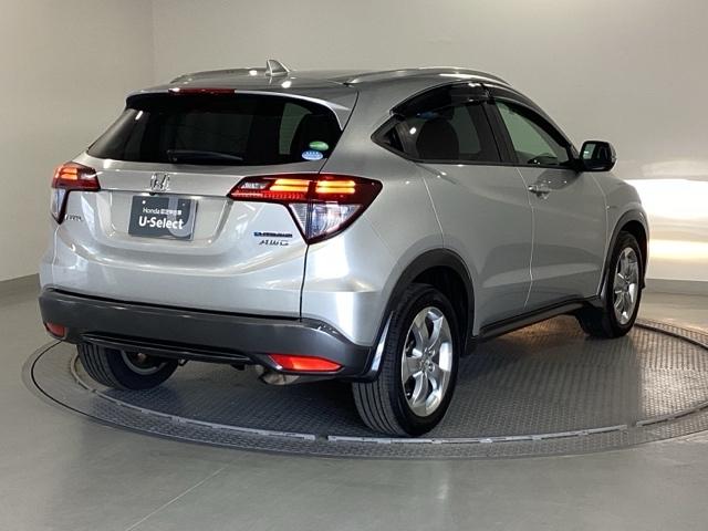 ヴェゼル ハイブリッドＸ・Ｌパッケージ　純正メモリーナビ　衝突低減ブレーキ　ブレーキサポート　ＥＣＯＮ　後カメラ　フルタイム４ＷＤ　ナビＴＶ　盗難防止装置　ＬＥＤ　エアコン　シートヒータ　サイドＳＲＳ　キーレス　ワンセグＴＶ　ＤＶＤ　ＥＴＣ（8枚目）