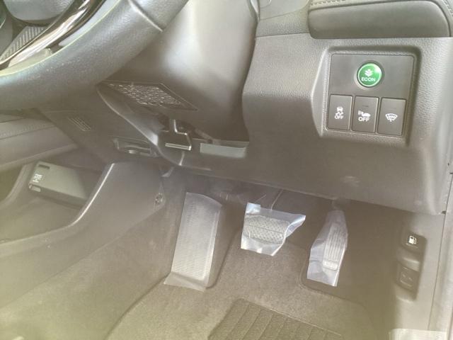 ヴェゼル ハイブリッドＸ・Ｌパッケージ　純正メモリーナビ　衝突低減ブレーキ　ブレーキサポート　ＥＣＯＮ　後カメラ　フルタイム４ＷＤ　ナビＴＶ　盗難防止装置　ＬＥＤ　エアコン　シートヒータ　サイドＳＲＳ　キーレス　ワンセグＴＶ　ＤＶＤ　ＥＴＣ（15枚目）