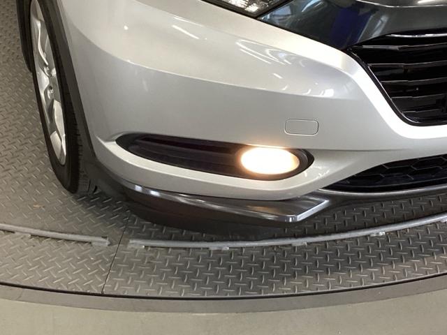 ヴェゼル ハイブリッドＸ・Ｌパッケージ　純正メモリーナビ　衝突低減ブレーキ　ブレーキサポート　ＥＣＯＮ　後カメラ　フルタイム４ＷＤ　ナビＴＶ　盗難防止装置　ＬＥＤ　エアコン　シートヒータ　サイドＳＲＳ　キーレス　ワンセグＴＶ　ＤＶＤ　ＥＴＣ（24枚目）