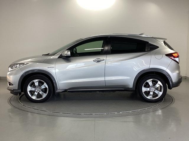 ヴェゼル ハイブリッドＸ・Ｌパッケージ　純正メモリーナビ　衝突低減ブレーキ　ブレーキサポート　ＥＣＯＮ　後カメラ　フルタイム４ＷＤ　ナビＴＶ　盗難防止装置　ＬＥＤ　エアコン　シートヒータ　サイドＳＲＳ　キーレス　ワンセグＴＶ　ＤＶＤ　ＥＴＣ（26枚目）