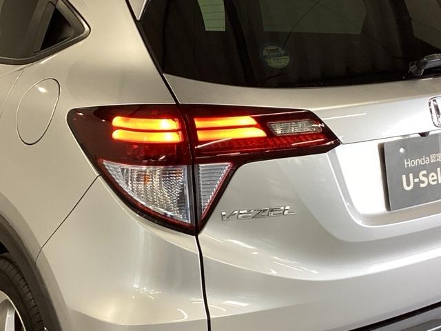 ヴェゼル ハイブリッドＸ・Ｌパッケージ　純正メモリーナビ　衝突低減ブレーキ　ブレーキサポート　ＥＣＯＮ　後カメラ　フルタイム４ＷＤ　ナビＴＶ　盗難防止装置　ＬＥＤ　エアコン　シートヒータ　サイドＳＲＳ　キーレス　ワンセグＴＶ　ＤＶＤ　ＥＴＣ（28枚目）