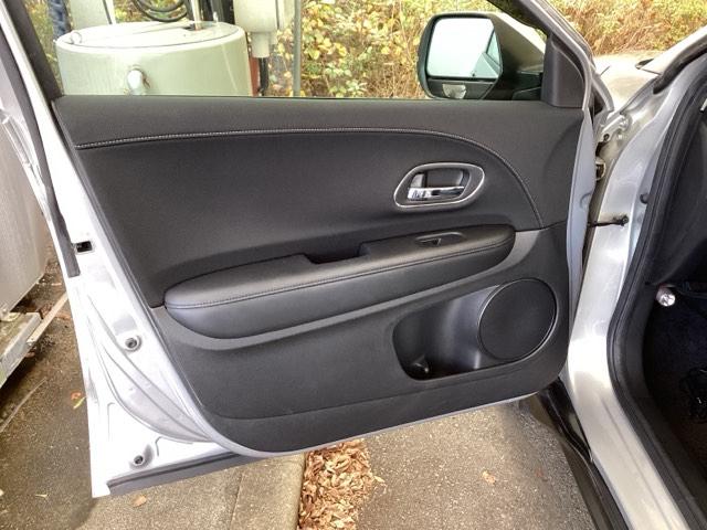 ヴェゼル ハイブリッドＸ・Ｌパッケージ　純正メモリーナビ　衝突低減ブレーキ　ブレーキサポート　ＥＣＯＮ　後カメラ　フルタイム４ＷＤ　ナビＴＶ　盗難防止装置　ＬＥＤ　エアコン　シートヒータ　サイドＳＲＳ　キーレス　ワンセグＴＶ　ＤＶＤ　ＥＴＣ（36枚目）