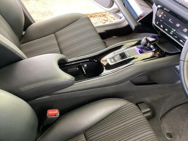 ヴェゼル ハイブリッドＸ・Ｌパッケージ　純正メモリーナビ　衝突低減ブレーキ　ブレーキサポート　ＥＣＯＮ　後カメラ　フルタイム４ＷＤ　ナビＴＶ　盗難防止装置　ＬＥＤ　エアコン　シートヒータ　サイドＳＲＳ　キーレス　ワンセグＴＶ　ＤＶＤ　ＥＴＣ（43枚目）