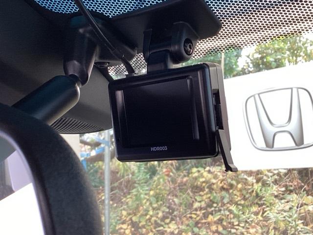 ヴェゼル ハイブリッドＸ・Ｌパッケージ　純正メモリーナビ　衝突低減ブレーキ　ブレーキサポート　ＥＣＯＮ　後カメラ　フルタイム４ＷＤ　ナビＴＶ　盗難防止装置　ＬＥＤ　エアコン　シートヒータ　サイドＳＲＳ　キーレス　ワンセグＴＶ　ＤＶＤ　ＥＴＣ（51枚目）