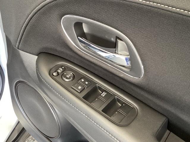 ヴェゼル ハイブリッドＸ・Ｌパッケージ　純正メモリーナビ　衝突低減ブレーキ　ブレーキサポート　ＥＣＯＮ　後カメラ　フルタイム４ＷＤ　ナビＴＶ　盗難防止装置　ＬＥＤ　エアコン　シートヒータ　サイドＳＲＳ　キーレス　ワンセグＴＶ　ＤＶＤ　ＥＴＣ（52枚目）