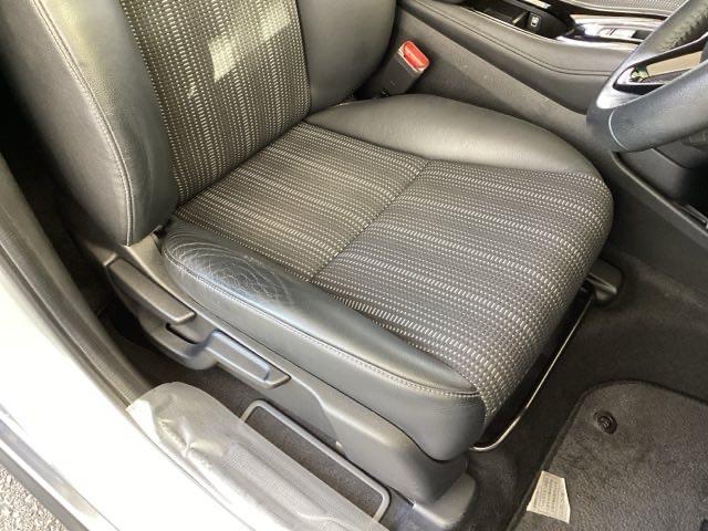 ヴェゼル ハイブリッドＸ・Ｌパッケージ　純正メモリーナビ　衝突低減ブレーキ　ブレーキサポート　ＥＣＯＮ　後カメラ　フルタイム４ＷＤ　ナビＴＶ　盗難防止装置　ＬＥＤ　エアコン　シートヒータ　サイドＳＲＳ　キーレス　ワンセグＴＶ　ＤＶＤ　ＥＴＣ（56枚目）