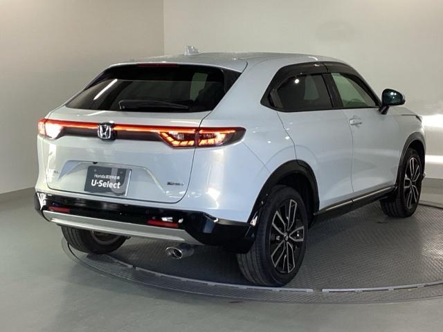 �{�f�B�J���[�́A�v���~�A���T�����C�g�z���C�g�p�[���ŁA�S�n�悢���̌��̂悤�ɔ������P���F�ł��I