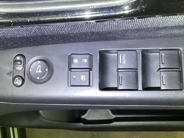 Ｎ－ＢＯＸカスタム Ｇ・Ｌパッケージ　メモリーナビ　ＥＴＣ　両ＰＳドア　両席エアバッグ　Ｉ－ＳＴＯＰ　ＴＶナビ　オ－トエアコン　運転席エアバッグ　横滑防止装置　イモビ　キーフリ　ＤＶＤ再生可能　地デジ　スマートキ－　パワステ　ＡＢＳ（26枚目）