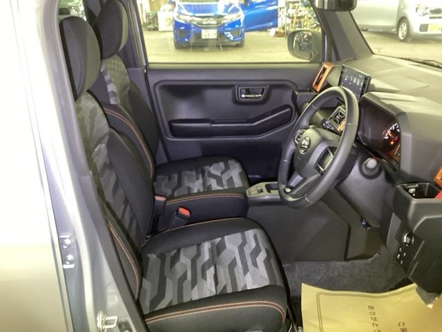 �V�[�g�̓t�B�b�g�����ǂ��A�y�ȉ^�]�p����ۂĂ܂��B