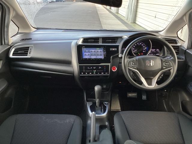 フィット １３Ｇ・Ｆコンフォートエディション　フルオート・エアーコンディショナー（プラズマクラスター技術搭載）　オートクルーズ　バックモニター　ＬＥＤヘッドランプ　ＥＴＣ車載器　パワーウィンドウ　記録簿　オートエアコン　ドラレコ　横滑防止装置（2枚目）