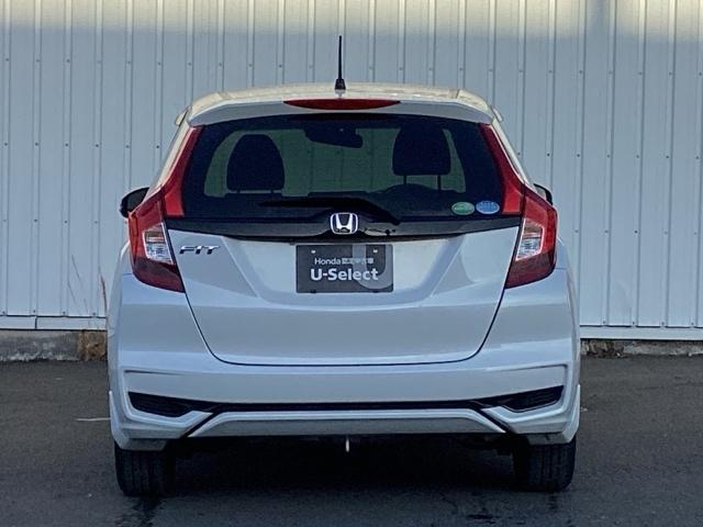 フィット １３Ｇ・Ｆコンフォートエディション　フルオート・エアーコンディショナー（プラズマクラスター技術搭載）　オートクルーズ　バックモニター　ＬＥＤヘッドランプ　ＥＴＣ車載器　パワーウィンドウ　記録簿　オートエアコン　ドラレコ　横滑防止装置（9枚目）