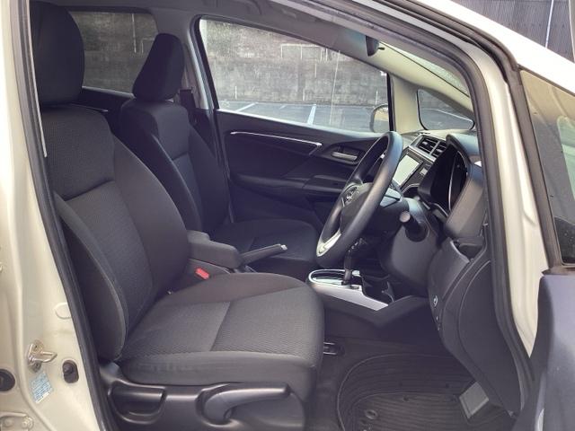 フィット １３Ｇ・Ｆコンフォートエディション　フルオート・エアーコンディショナー（プラズマクラスター技術搭載）　オートクルーズ　バックモニター　ＬＥＤヘッドランプ　ＥＴＣ車載器　パワーウィンドウ　記録簿　オートエアコン　ドラレコ　横滑防止装置（16枚目）