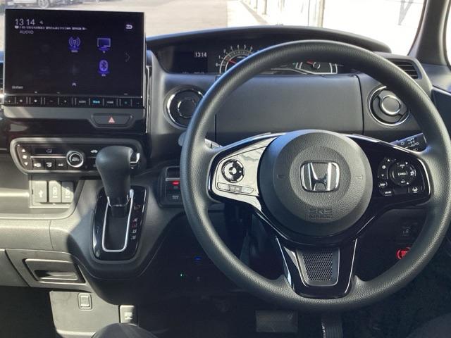 N-BOXカスタム G・Lターボホンダセンシング プラズマクラスター技術搭載フルオート・エアコンディショナー ターボ付 横滑り防止機能 ETC搭載 Sヒーター LEDヘットライト ABS 地デジ DVD視聴可能 セキュリティアラーム ナビTV付 PS(3枚目)