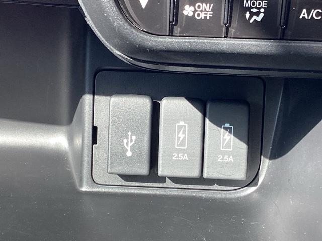 N-BOXカスタム G・Lターボホンダセンシング プラズマクラスター技術搭載フルオート・エアコンディショナー ターボ付 横滑り防止機能 ETC搭載 Sヒーター LEDヘットライト ABS 地デジ DVD視聴可能 セキュリティアラーム ナビTV付 PS(13枚目)