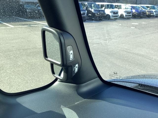 N-BOXカスタム G・Lターボホンダセンシング プラズマクラスター技術搭載フルオート・エアコンディショナー ターボ付 横滑り防止機能 ETC搭載 Sヒーター LEDヘットライト ABS 地デジ DVD視聴可能 セキュリティアラーム ナビTV付 PS(47枚目)