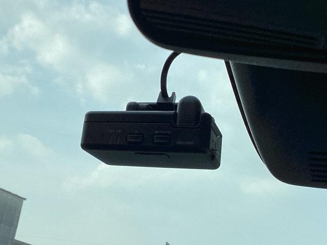 フリード ｅ：ＨＥＶエアーＥＸ　ＥＴＣ／純正ナビ／バックモニター／ホンダセンシング／全周囲カメラ　セキュリティアラーム　両側電動パワースライドドア　横滑り防止　エアコン　ＤＶＤ再生可　クルコン　誤発進抑制機能　ナビ＆ＴＶ　三列シート（13枚目）