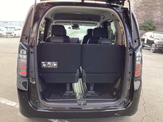 フリード ｅ：ＨＥＶエアーＥＸ　ＥＴＣ／純正ナビ／バックモニター／ホンダセンシング／全周囲カメラ　セキュリティアラーム　両側電動パワースライドドア　横滑り防止　エアコン　ＤＶＤ再生可　クルコン　誤発進抑制機能　ナビ＆ＴＶ　三列シート（18枚目）