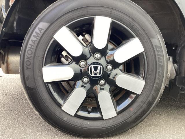 フリード ｅ：ＨＥＶエアーＥＸ　ＥＴＣ／純正ナビ／バックモニター／ホンダセンシング／全周囲カメラ　セキュリティアラーム　両側電動パワースライドドア　横滑り防止　エアコン　ＤＶＤ再生可　クルコン　誤発進抑制機能　ナビ＆ＴＶ　三列シート（20枚目）