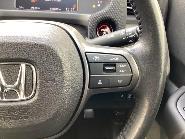 フリード ｅ：ＨＥＶエアーＥＸ　ＥＴＣ／純正ナビ／バックモニター／ホンダセンシング／全周囲カメラ　セキュリティアラーム　両側電動パワースライドドア　横滑り防止　エアコン　ＤＶＤ再生可　クルコン　誤発進抑制機能　ナビ＆ＴＶ　三列シート（27枚目）