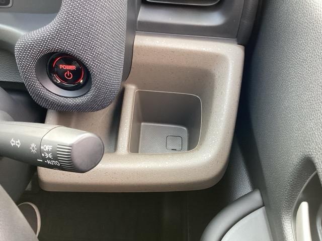 フリード ｅ：ＨＥＶエアーＥＸ　ＥＴＣ／純正ナビ／バックモニター／ホンダセンシング／全周囲カメラ　セキュリティアラーム　両側電動パワースライドドア　横滑り防止　エアコン　ＤＶＤ再生可　クルコン　誤発進抑制機能　ナビ＆ＴＶ　三列シート（30枚目）