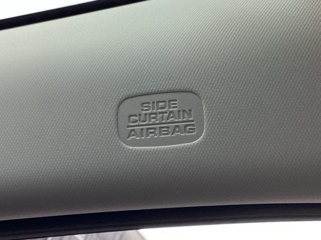 フリード ｅ：ＨＥＶエアーＥＸ　ＥＴＣ／純正ナビ／バックモニター／ホンダセンシング／全周囲カメラ　セキュリティアラーム　両側電動パワースライドドア　横滑り防止　エアコン　ＤＶＤ再生可　クルコン　誤発進抑制機能　ナビ＆ＴＶ　三列シート（33枚目）