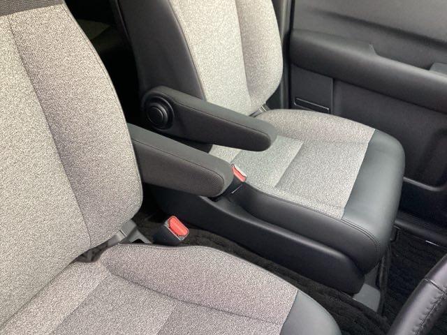 フリード ｅ：ＨＥＶエアーＥＸ　ＥＴＣ／純正ナビ／バックモニター／ホンダセンシング／全周囲カメラ　セキュリティアラーム　両側電動パワースライドドア　横滑り防止　エアコン　ＤＶＤ再生可　クルコン　誤発進抑制機能　ナビ＆ＴＶ　三列シート（35枚目）