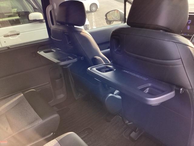 フリード ｅ：ＨＥＶエアーＥＸ　ＥＴＣ／純正ナビ／バックモニター／ホンダセンシング／全周囲カメラ　セキュリティアラーム　両側電動パワースライドドア　横滑り防止　エアコン　ＤＶＤ再生可　クルコン　誤発進抑制機能　ナビ＆ＴＶ　三列シート（40枚目）