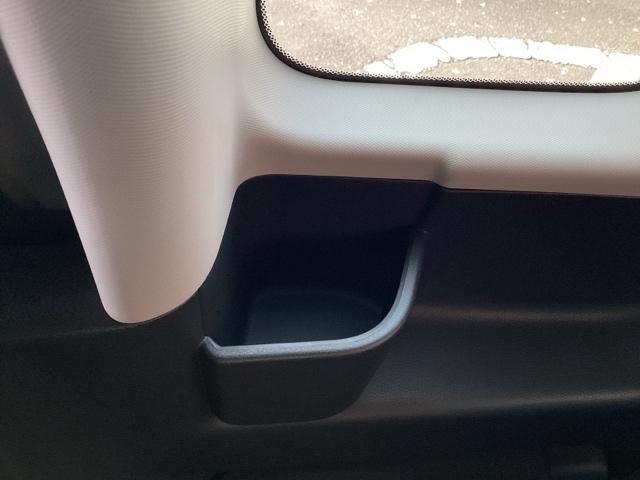 フリード ｅ：ＨＥＶエアーＥＸ　ＥＴＣ／純正ナビ／バックモニター／ホンダセンシング／全周囲カメラ　セキュリティアラーム　両側電動パワースライドドア　横滑り防止　エアコン　ＤＶＤ再生可　クルコン　誤発進抑制機能　ナビ＆ＴＶ　三列シート（41枚目）