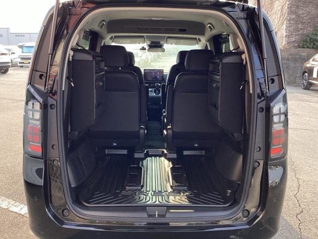 フリード ｅ：ＨＥＶエアーＥＸ　ＥＴＣ／純正ナビ／バックモニター／ホンダセンシング／全周囲カメラ　セキュリティアラーム　両側電動パワースライドドア　横滑り防止　エアコン　ＤＶＤ再生可　クルコン　誤発進抑制機能　ナビ＆ＴＶ　三列シート（44枚目）