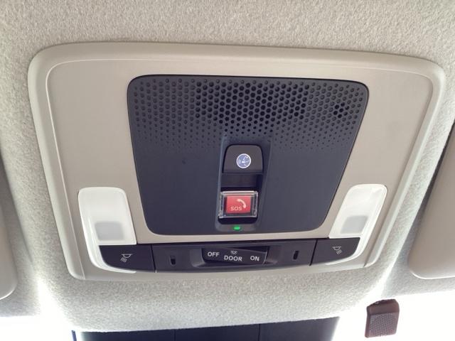 フリード ｅ：ＨＥＶエアーＥＸ　ＥＴＣ／純正ナビ／バックモニター／ホンダセンシング／全周囲カメラ　セキュリティアラーム　両側電動パワースライドドア　横滑り防止　エアコン　ＤＶＤ再生可　クルコン　誤発進抑制機能　ナビ＆ＴＶ　三列シート（49枚目）