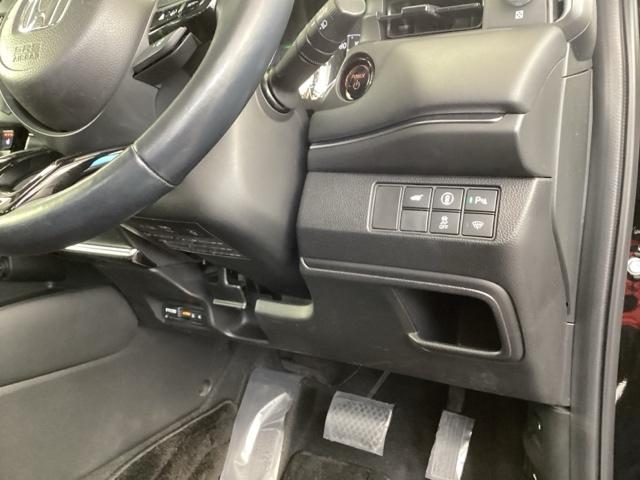 �����ɍ����ŕ֗��Ȃd�s�b������A�������h���u�r�`�Ȃǂ̃X�C�b�`�́A�^�]�Ȃ̉E���A��̓͂��₷���ʒu�ɂ���܂��B