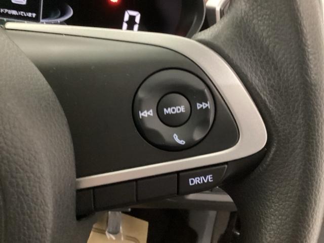 �X�e�A�����O�z�C�[���̉E�����N���[�Y�R���g���[���X�C�b�`�ł��B�A�N�Z���y�_���𓥂܂��Ɉ�葖�s���o����̂ŁA�������H�ł̑��s���O�b�Ɖ��K�ɂȂ�܂��B