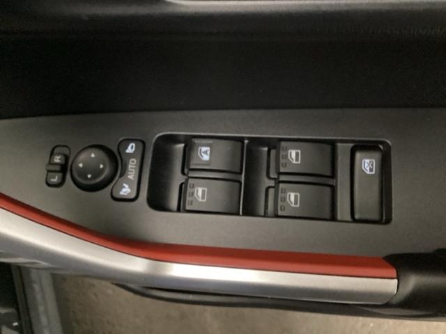 �y�p���[�E�B���h�E�X�C�b�`�z�����^�b�`�ŁA�p���[�E�C���h�E��h�A�~���[�𑀍�ł��܂��B