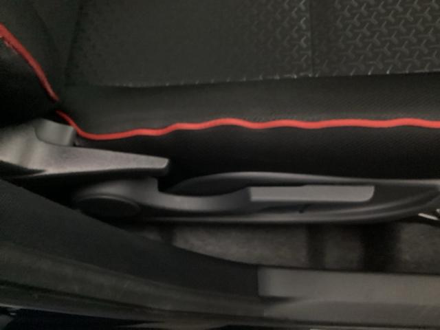 �蓮�̃��o�[���g���āA�V�[�g�̍�����w������̊p�x��ς��邱�Ƃ��ł��܂��B