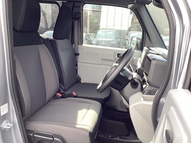 �t�����g�͉^�]�ȂƏ���Ȃ��ʁX�̍L�X�Ƃ����Z�p���[�g�V�[�g�ł��A�^�]�Ȃ́A�����𒲐��ł���n�C�g�A�W���X�^�[�t���ł��B