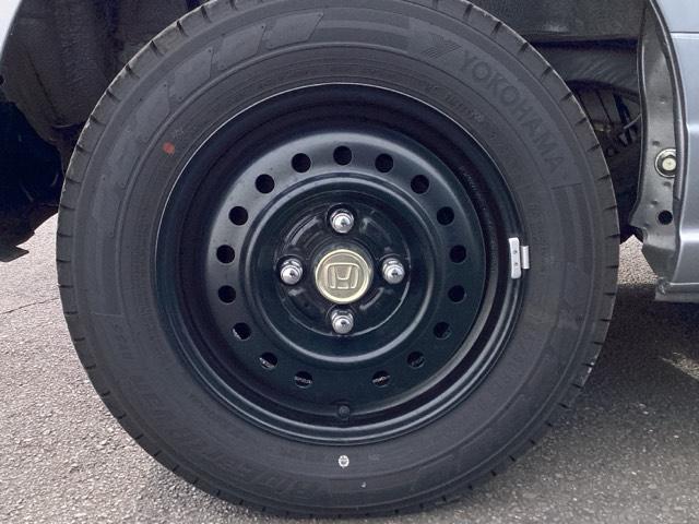 �X�`�[���z�C�[���ɂ́A�z�C�[���g�����i�z�C�[���J�o�[�j���t���Ă��܂��B