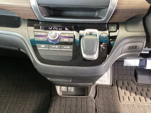 フリード+ハイブリッド ハイブリッド・クロスターホンダセンシング 純正メモリーナビ 両側電動スライドドア Bカメラ LED ETC フルセグTV オートエアコン ウォークスルー クルーズコントロール 横滑り防止装置 USB キーフリー 盗難防止装置 スマートキー(13枚目)