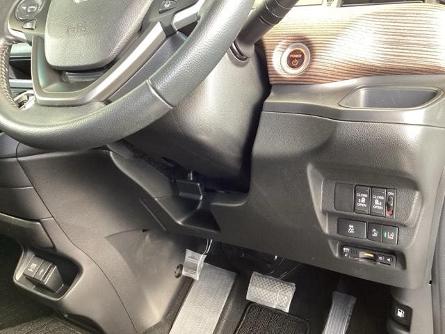 フリード+ハイブリッド ハイブリッド・クロスターホンダセンシング 純正メモリーナビ 両側電動スライドドア Bカメラ LED ETC フルセグTV オートエアコン ウォークスルー クルーズコントロール 横滑り防止装置 USB キーフリー 盗難防止装置 スマートキー(15枚目)