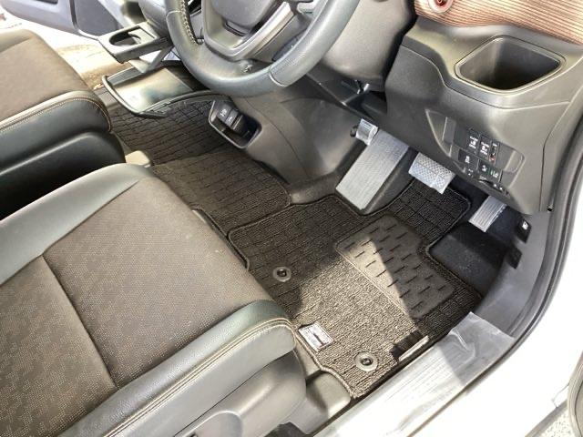 フリード+ハイブリッド ハイブリッド・クロスターホンダセンシング 純正メモリーナビ 両側電動スライドドア Bカメラ LED ETC フルセグTV オートエアコン ウォークスルー クルーズコントロール 横滑り防止装置 USB キーフリー 盗難防止装置 スマートキー(53枚目)