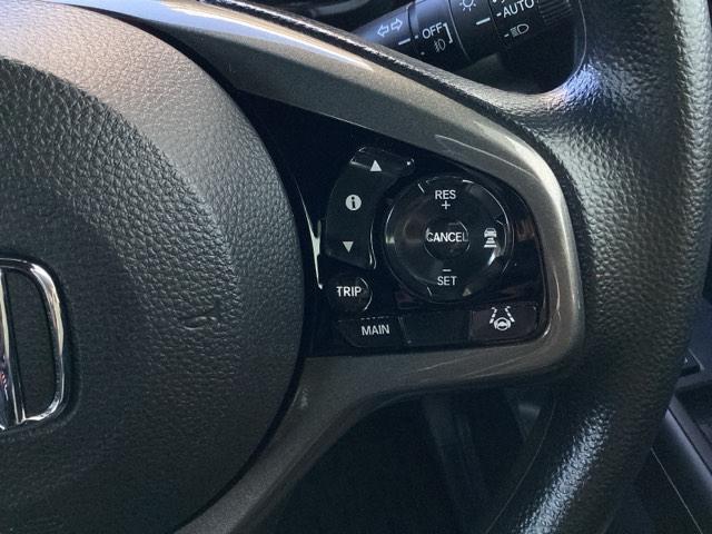 �z���_�Z���V���O�̑��암�́A�X�e�A�����O�̉E���ɔz�u����Ă��܂�