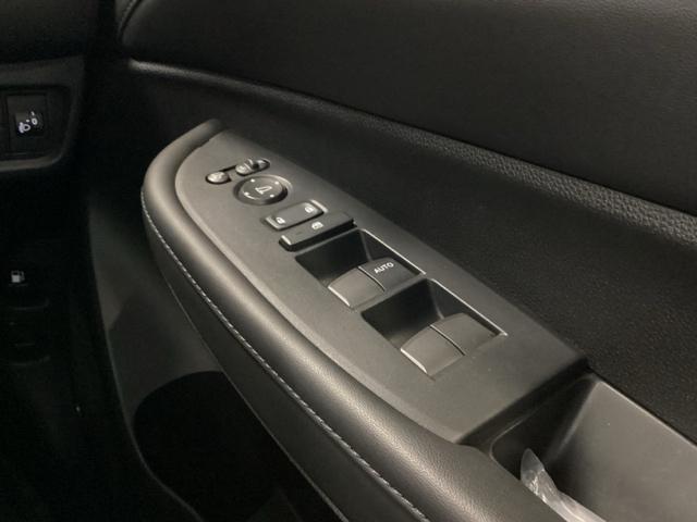 �d���i�[�������R���h�A�~���[�ƁA�p���[�E�B���h�E�}�X�^�[�X�C�b�`���͉^�]�ȃh�A�ɂ���܂��B