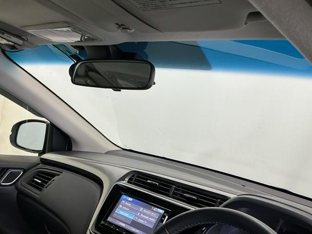 �n�[�t�V�F�C�h�t�����g�E�C���h�E�y�e�K���X��[�̐F�������z�𑕔����Ă��܂��B�L���t�����g�K���X�Ŏ��E���m�ۂ���ῂ������y���A�L�Ɩ����ł͂����Ԃ�Ⴂ�܂���